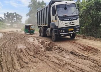 Potholes and Waterlogging Turn Unakoti Highway Stretch Into Commuter Nightmare