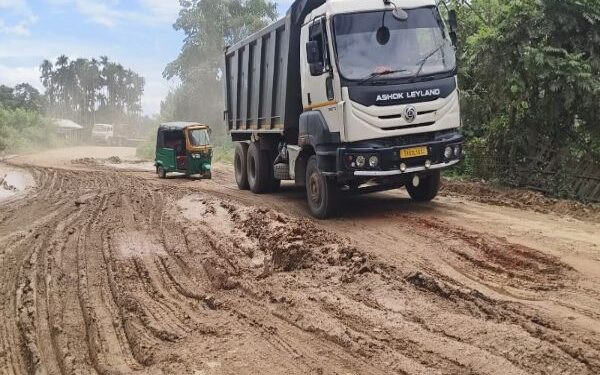 Potholes and Waterlogging Turn Unakoti Highway Stretch Into Commuter Nightmare