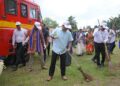 Sudhangshu Das joins sanitation workers in cleanliness drive