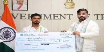 Tripura honours eight Good Samaritans for helping accident victims