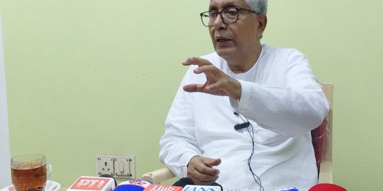 Former CM Manik Sarkar slams BJP over Delhi protest crackdown, raises voice against CEC, backs TET candidates; leaves door open for opposition unity in Tripura