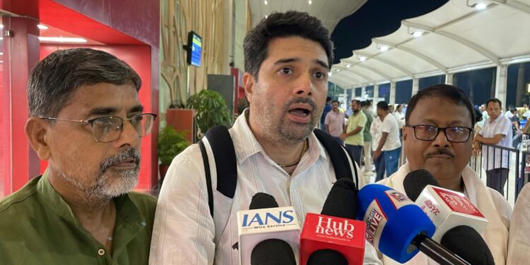 AICC observer Deepak Mishra accuses EC of favouring BJP, backs ‘Vote Bachao, Desh Bachao’ campaign