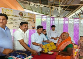 Rotary Club marks Durga Puja season with clothes distribution in Kalyanpur